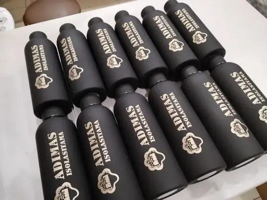 Tumbler grafir berlogo, pesanan klien korporat